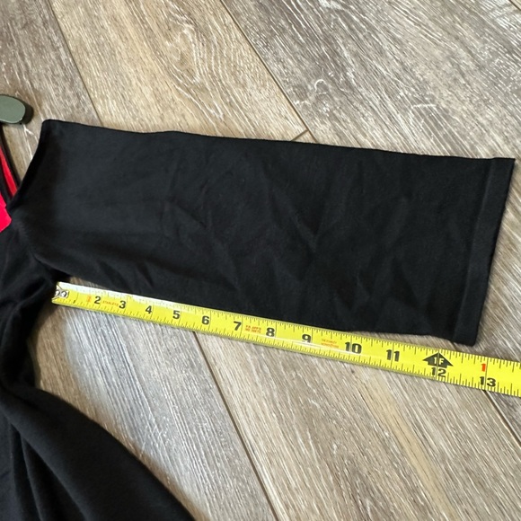 🛍️ Cable & gauge cold shoulder top. Excellent condition. - Picture 6 of 7